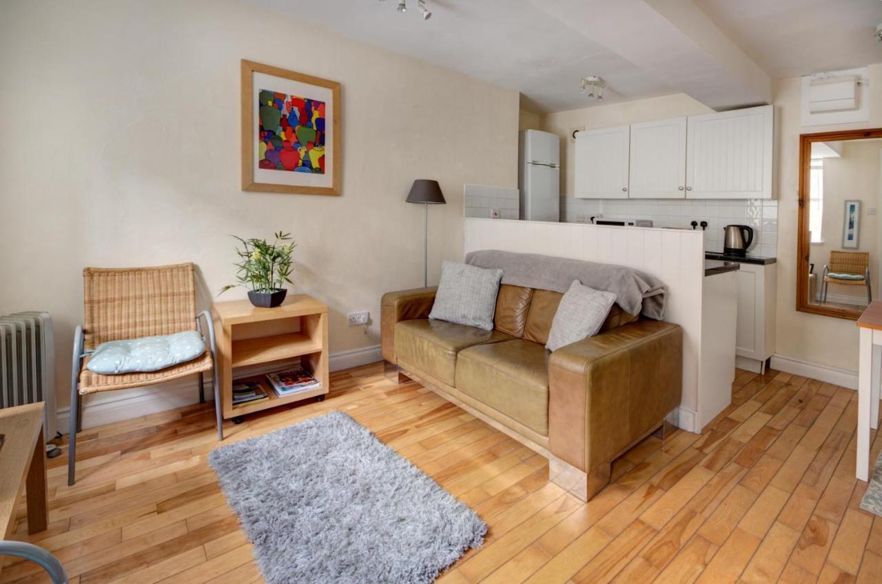 The Shop By Treetop Property Cirencester Extérieur photo